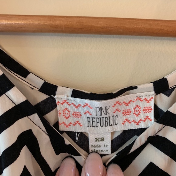 Dress with Pockets - Picture 2 of 4